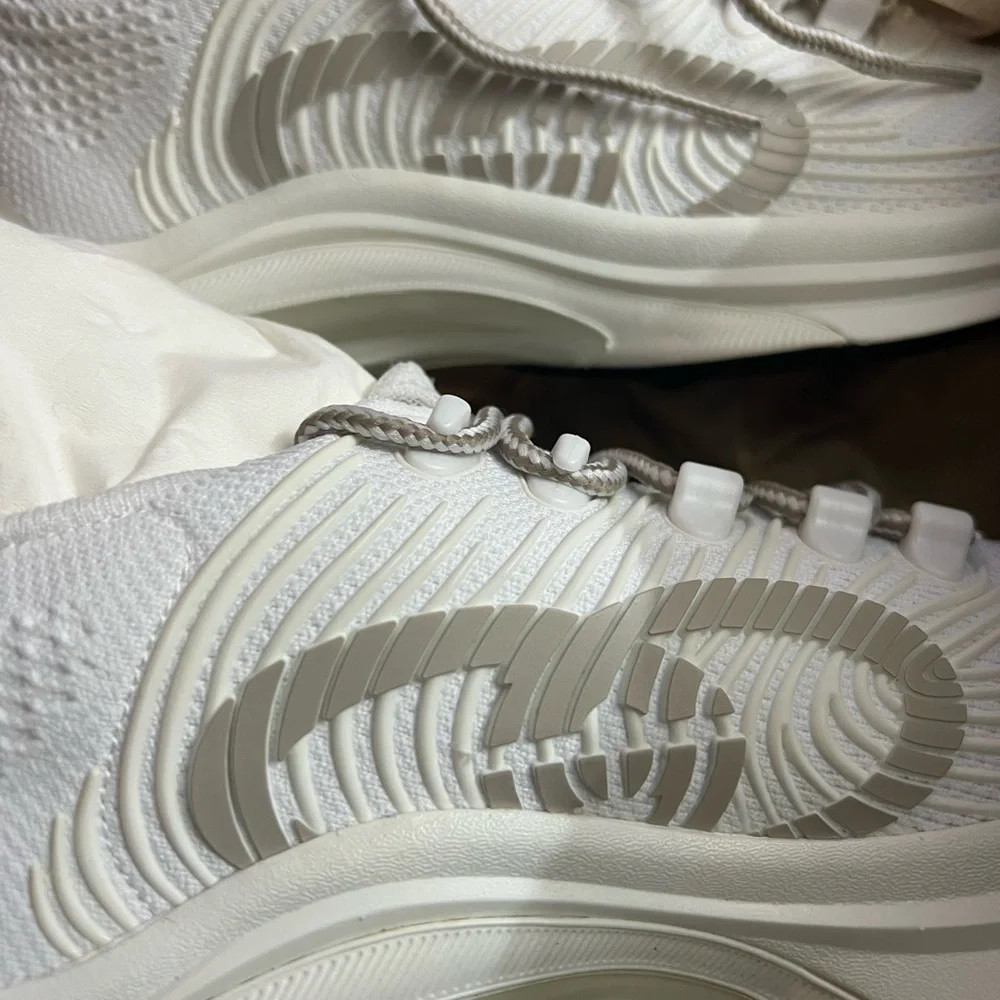 New Gucci White/Black Sneakers- Men’s size 6.5/Women’s 9.5/10 - Picture 5 of 8